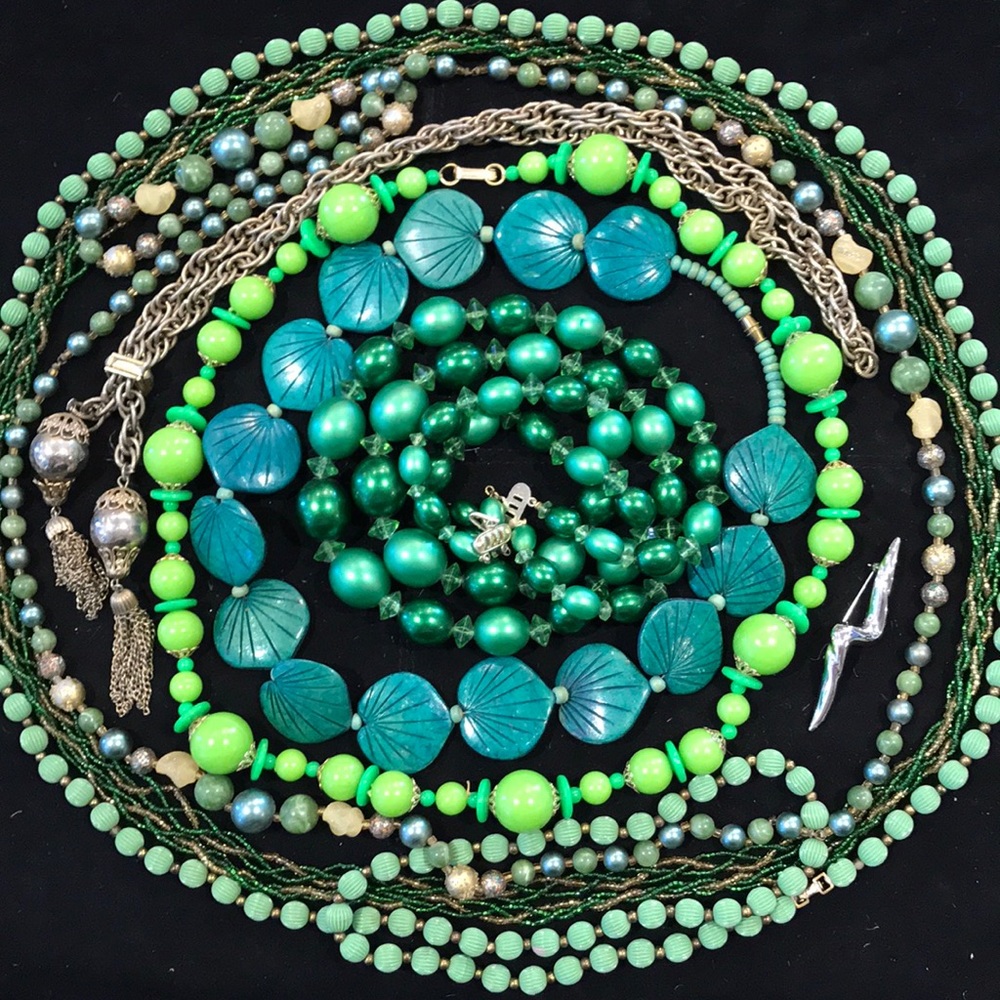 Bulk lot of vintage costume jewelry! Wholesale!